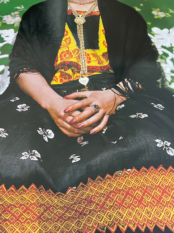 Image 1 of Nicolas Muray, Frida op bank, New York City, 1939, Copyright Nicolas Muray, Copyright 2020 FAMSF, Gedrukt in de VS