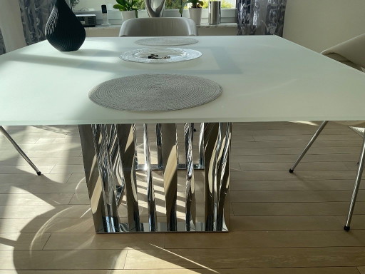 Cassina Boboli 475 Designer Eettafel Mod. 56 gehard glas 803. 148 x 148 cm, hoogte 74 cm. Uitstekende staat van onderhoud