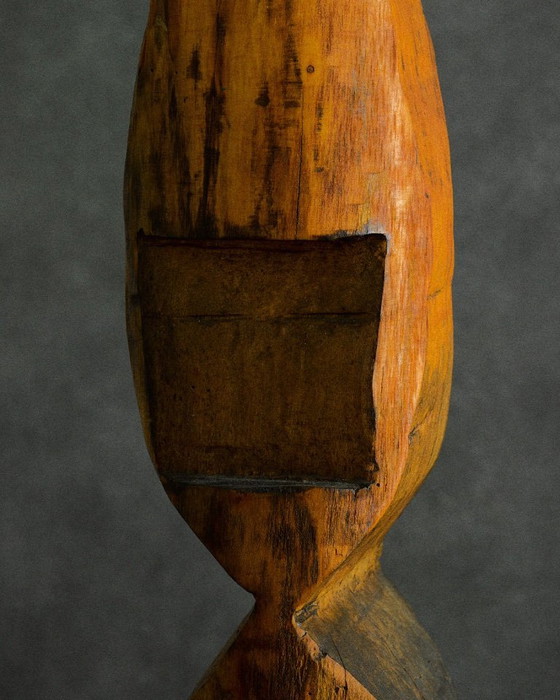 Image 1 of Levensgroot mensachtig beeldhouwwerk van hout