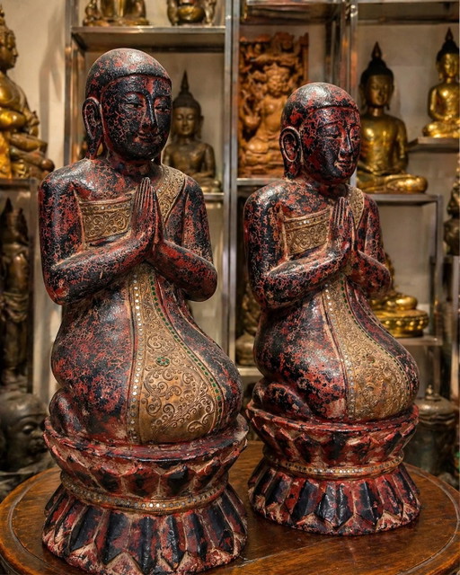 La Coppia Sangha – Antiche Immagini di Tempio Birmane con Provenienza da Galleria – ca. 1870