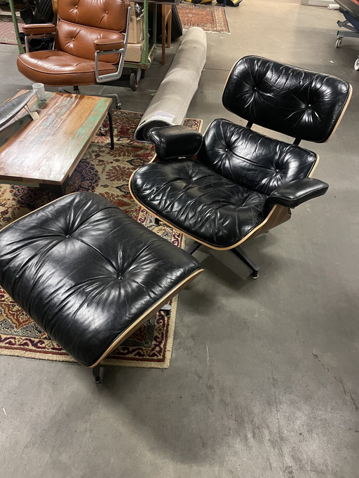 1x Vitra Eames Mid Century Lounge chair + Ottoman