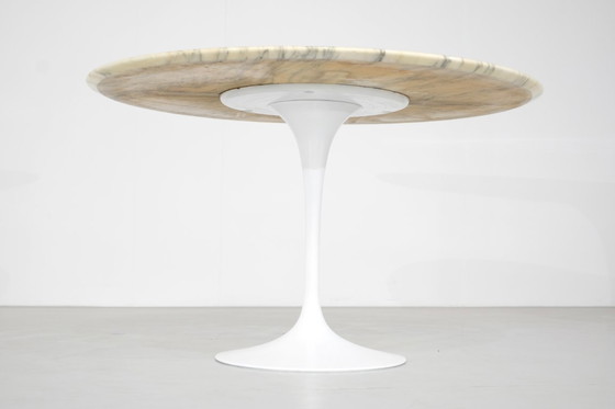 Image 1 of Dining table Tulip in marble by Eero Saarinen for Knoll International - 1960s