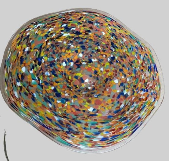 Image 1 of Ciotola in vetro realizzata a mano con aspetto maculato colorato.