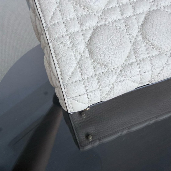 Image 1 of DIOR LADY MINI - PELLE DI VITELLO GRAMMATIZZATA CANNAGE, DETTAGLI IN ORO BIANCO