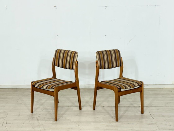 Image 1 of Set van 2 stijlvolle eetkamerstoelen in retrostijl uit het midden van de vorige eeuw.