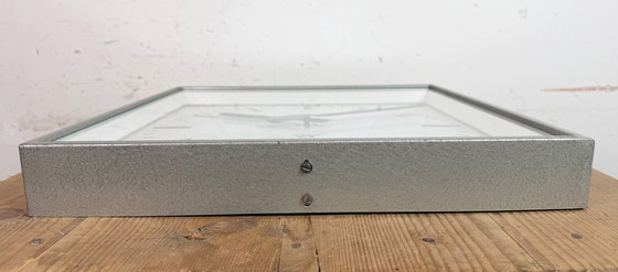 Image 1 of Grote grijze vierkante wandklok van Pragotron, jaren 70.