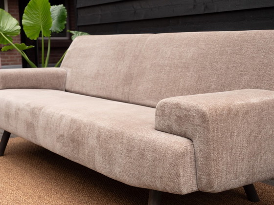 Havee Cloak Sky | 3-Sitzer-Designsofa und Hocker | Beige – 3-5 Sitzer Sofas, Textile (photo 2 of 9)