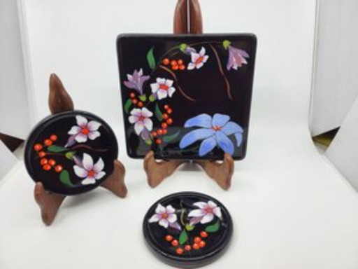 Sottobicchieri smaltati e sottobicchieri di Manufacture Des Emaux De Longwy 1798, Francia, anni '70, set di 3