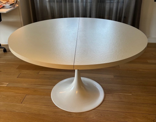 Mesa de comedor Pastoe con pata cónica