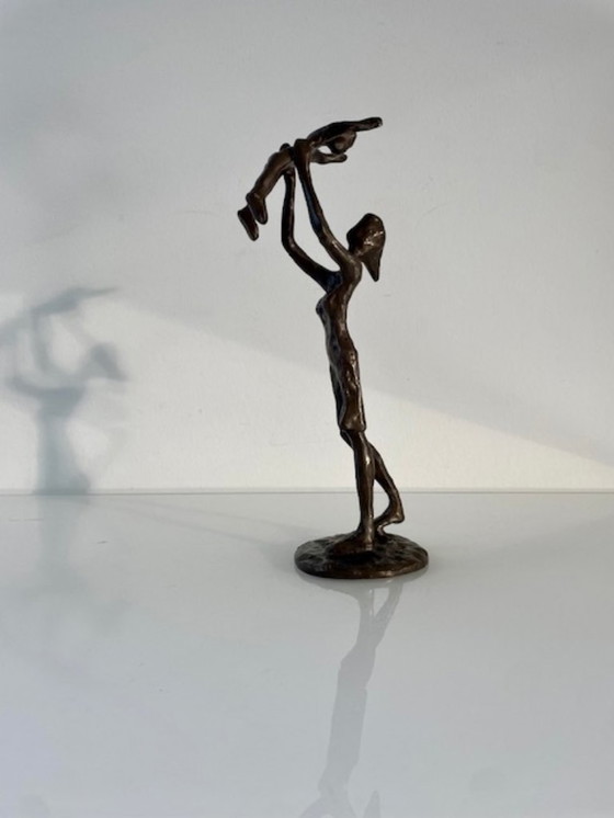 Image 1 of Bronze statue of mother and child – modern and expressive