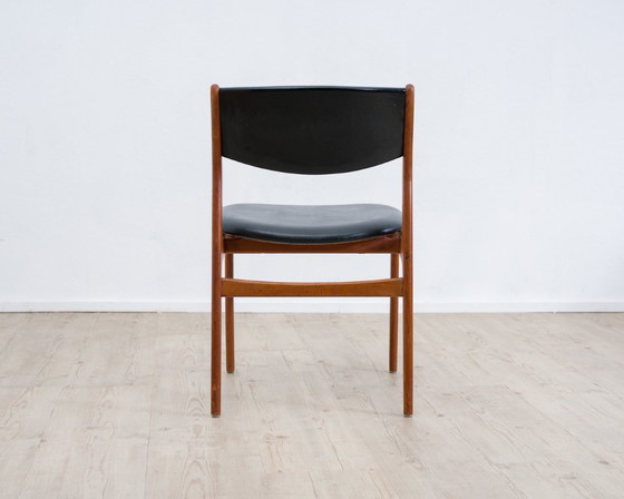 Image 1 of Een Deense eetkamerstoel. Teakhout, kunstleer. Fabrikant: Glostrup