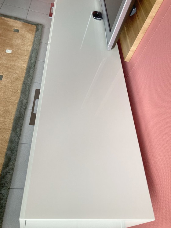 Image 1 of Hülsta Lilac hoogglans creme TV meubel in goede staat