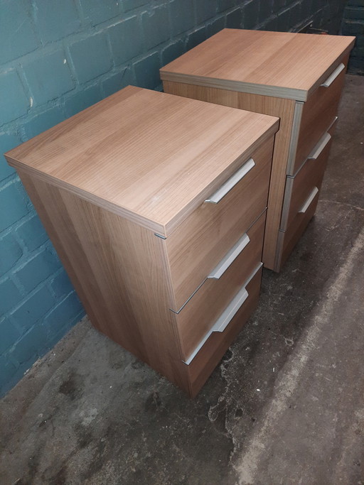 2 magnifiques tables de chevet