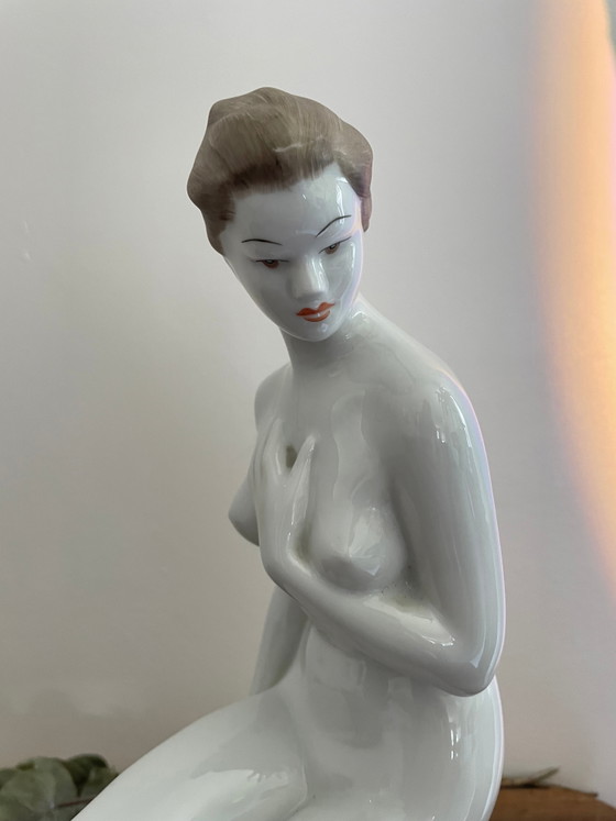 Hollohaza Hungarian Porcelain Nude Lady Statue – Sculpture (photo 5 of 6)
