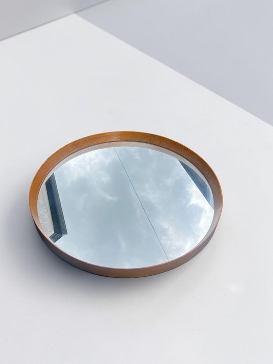 Image 1 of Wandspiegel uit het midden van de 20e eeuw, jaren 1950 – Ronde houten spiegel met verzonken spiegelglas, Ø 66 cm