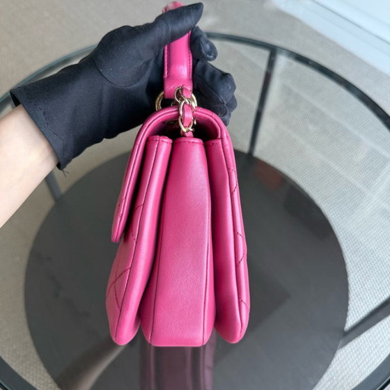 Image 1 of Borsa Chanel Trendy CC piccola - Pelle di agnello trapuntata rosa acceso con finiture dorate, serie 26