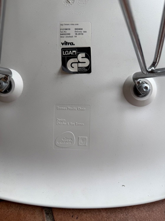 Vitra Eames DSR Sillas de comedor blancas 4 piezas – Plástico (photo 2 of 5)