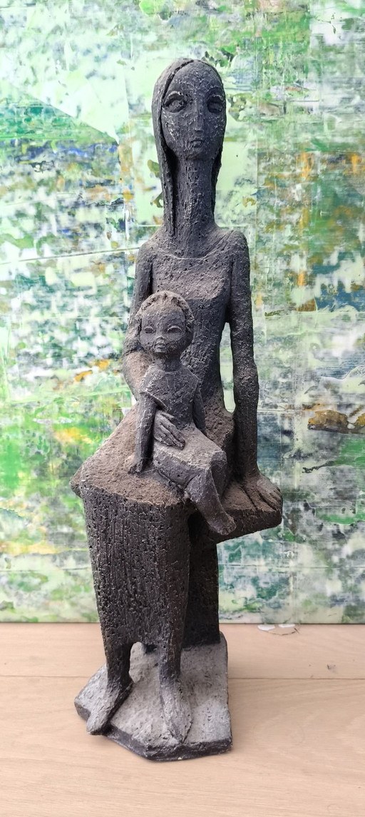 Escultura brutalista vintage – Mujer con niño