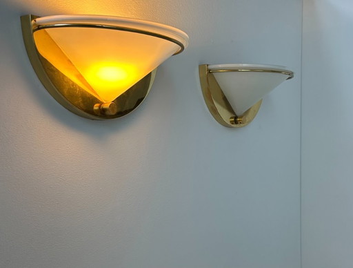 Paar vintage wandlampen, messing en opaline glas, Italië 1970