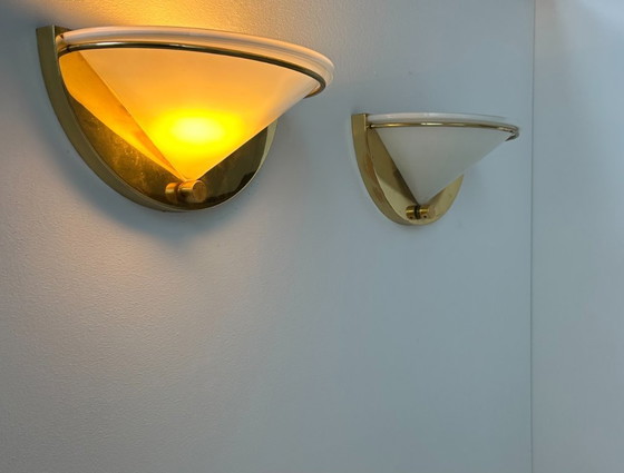 Image 1 of Coppia di applique vintage, ottone e vetro opalino, Italia 1970