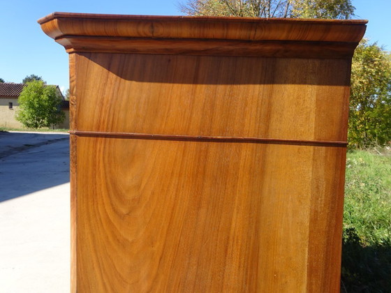 Image 1 of Commode Louis Philippe en noyer et ronce de noyer