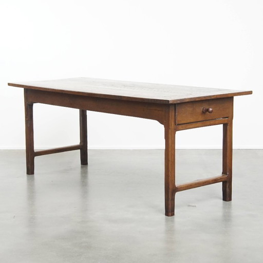 Ancienne table de salle à manger paysanne en châtaignier pour 4 à 6 personnes avec deux tiroirs du début du 19ème siècle