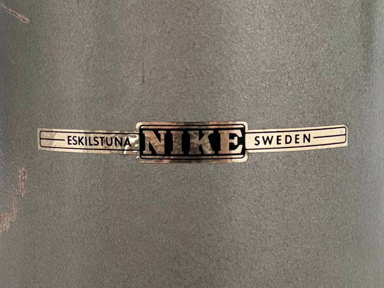 Image 1 of Hydraulischer Höhenverstellbarer Tisch mit integrierter Arbeitsleuchte von Nike Eskilstuna, Schweden, 1950er Jahre