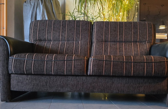 Image 1 of Sofá y sillón clásicos, de buena calidad y con una comodidad de asiento excepcional.