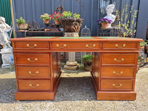 Classic English Writing Table, Desk, Desk, With Leather Inlay in New Condition Dimensions 150x75 and 76cm High