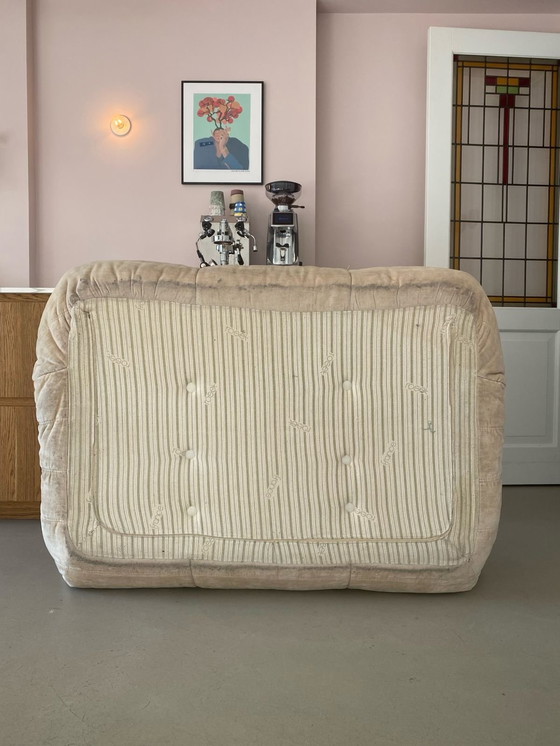 Image 1 of Divano vintage Togo a 2 posti in velluto beige Ligne Roset.
