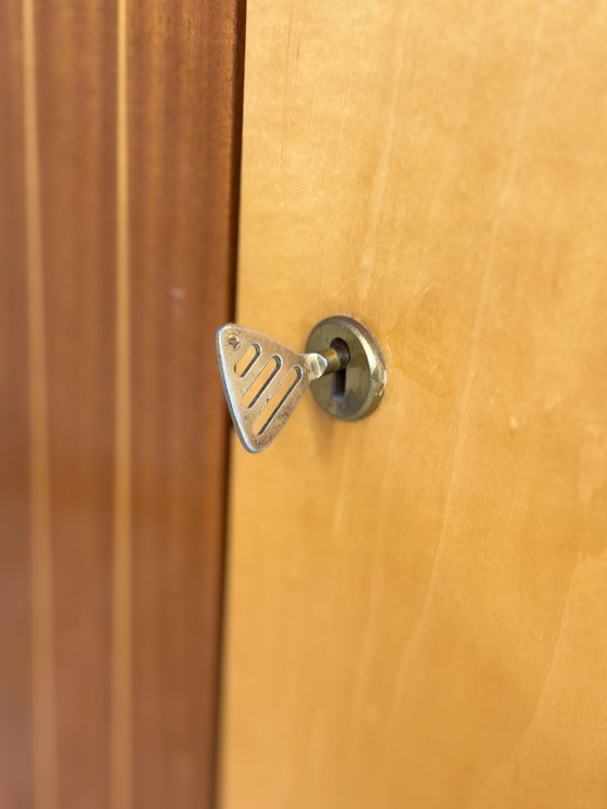 Image 1 of Bellissimo armadio / guardaroba / ripostiglio / credenza di metà secolo