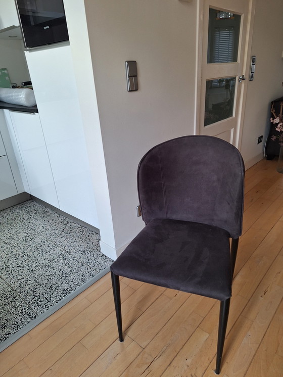 Image 1 of Esstisch Loosdrecht aus Eiche natur mit Metallgestell und vier anthrazitfarbenen Stühlen