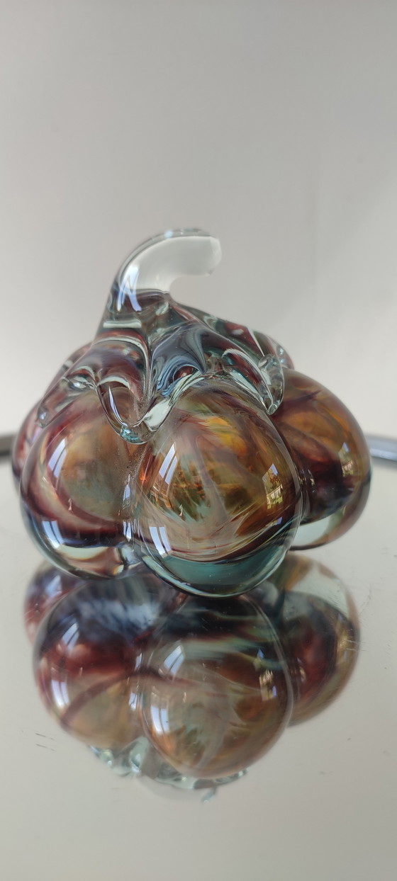 Image 1 of Pompoen van geblazen glas, gesigneerd door Loup Guittet.