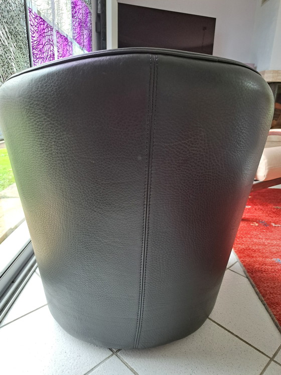 Image 1 of Fauteuil Club "Hall" Black leather, Sellier stitching,