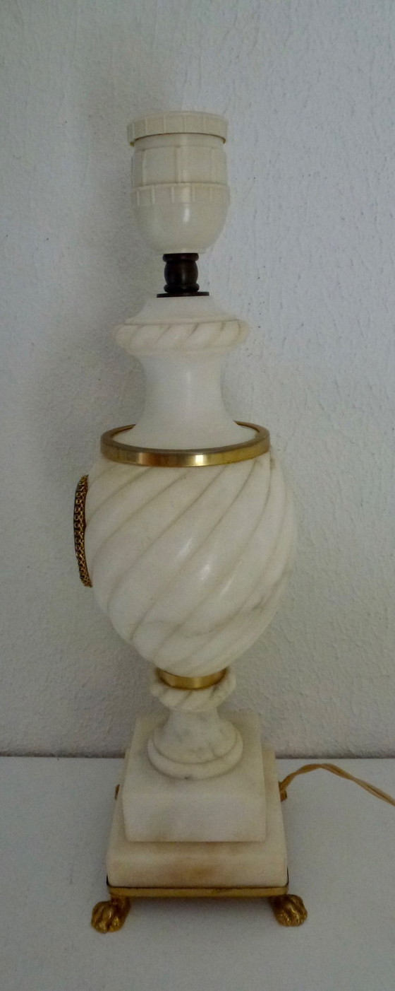 Image 1 of Antieke Franse tafellamp met Cameo is vervaardigd uit onyx.