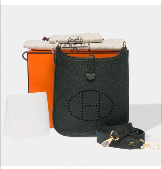 Image 1 of Borsa HERMES Mini Evelyne in cuoio verde - 103300
