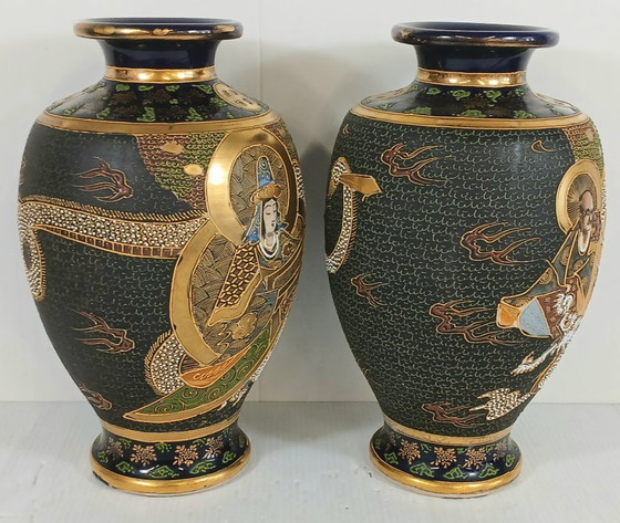 Image 1 of Coppia di vasi Satsuma del periodo Meiji firmati Niiyama da 33 cm, con perizia ufficiale.