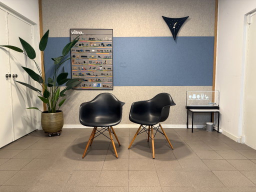 Vitra | Eames | DAW | Zwart Kunststof & Houten Onderstel | 2 Stuks – fauteuils, Metal, Plastic