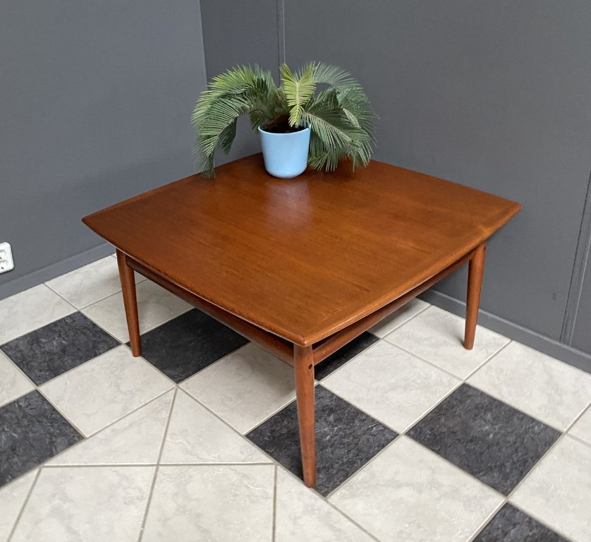 Teak square coffee table by Grete Jalk for Glostrup Denmark | €599