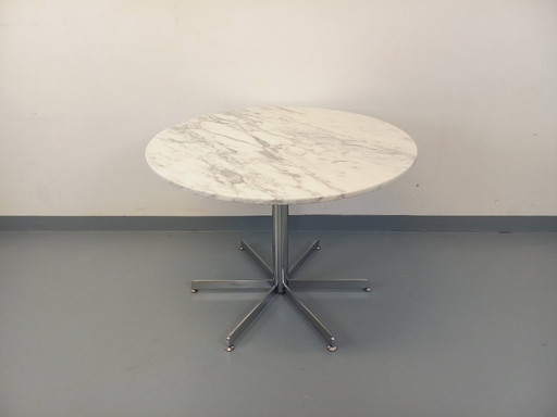 Vintage round dining table in white marble and chrome metal from the 1970s
