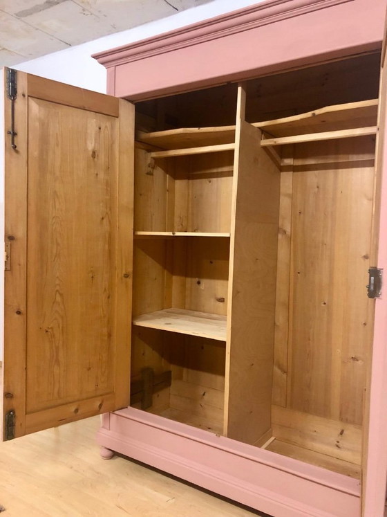Image 1 of Traumhafter Gründerzeit Kleiderschrank um 1880 à Altrosa