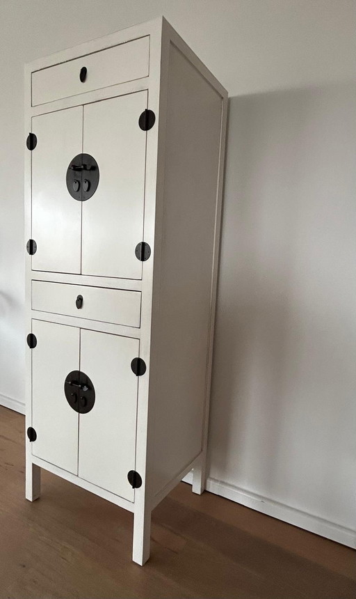 Weißholzschrank im chinesischen Stil