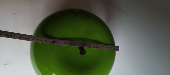 Image 1 of Dekorativer großer Apfel, eine Ode an Magritte