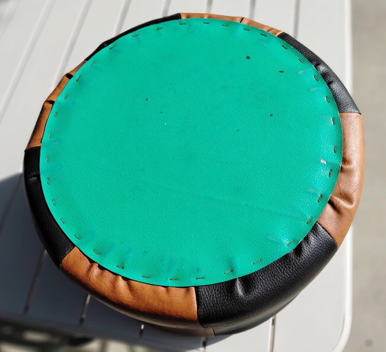 Meraviglioso pouf patchwork vintage anni settanta! – Vintage Amore, Poggiapiedi e pouf, Skai (photo 7 of 8)