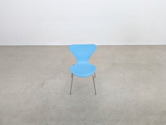 Image 1 of Fritz Hansen Series 7 Chair Light Blue 3107 Chair Arne Jacobsen