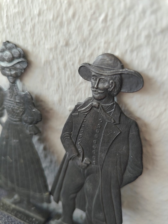 Image 1 of Platte metalen beeldjes uit het Zwarte Woud – vintage – handgemaakt – zeldzaam – ca. 12 cm