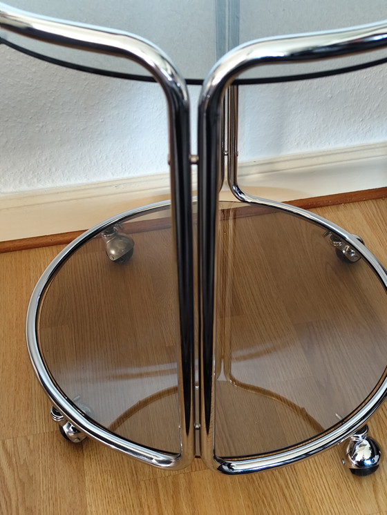 Image 1 of Designklassieker: Vintage barkar/serveerwagen (jaren 70) – rookglas en chroom

