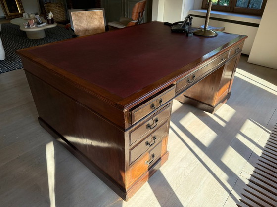 Image 1 of Englischer Doppelschreibtisch mit roter Lederplatte