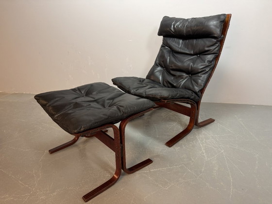 Image 1 of Mid-Century Scandinavian Design Leather Siesta Lounge Chair and Ottoman Designed by Ingmar Relling, Norway 1970s.