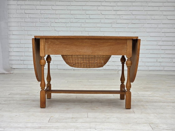 Image 1 of Años 70, mesa de centro danesa plegable, madera de roble, ratán, estado original.